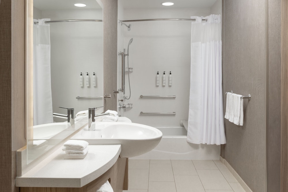 SpringHill Suites by Marriott Pleasanton - photo 15