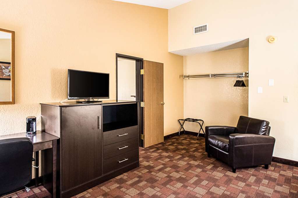 Econo Lodge Watertown - photo 22