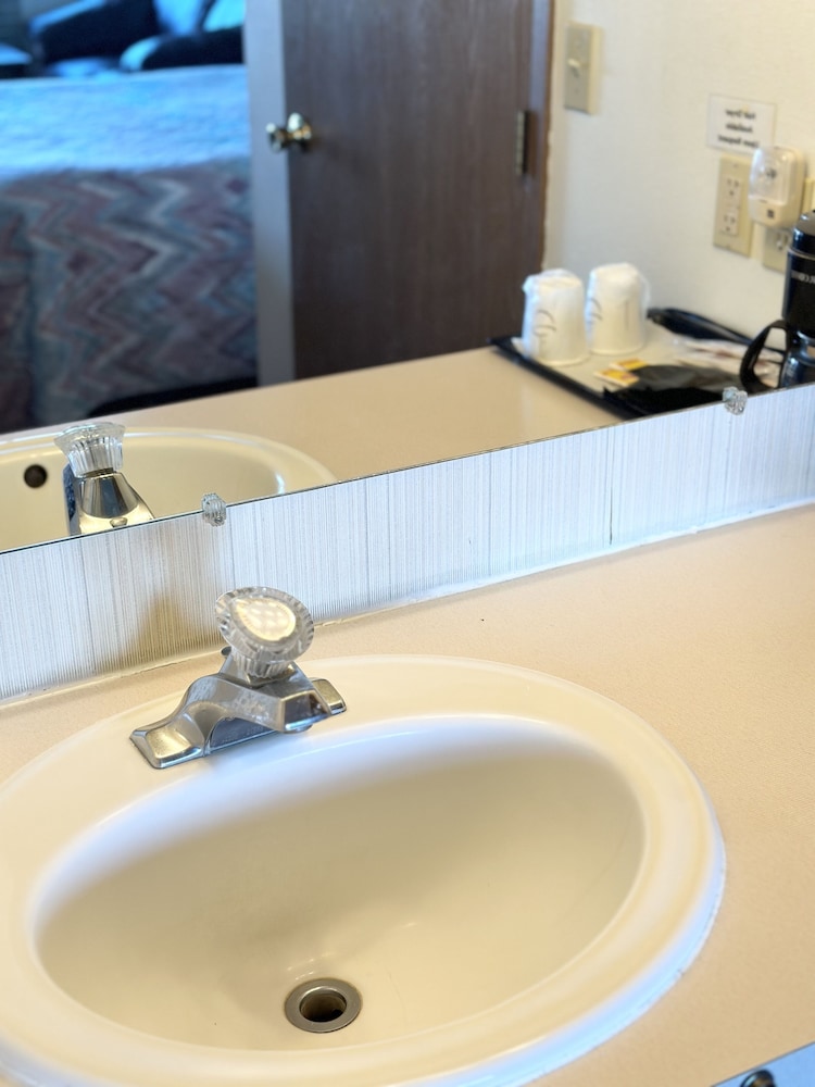 The Davenport Motel - photo 35