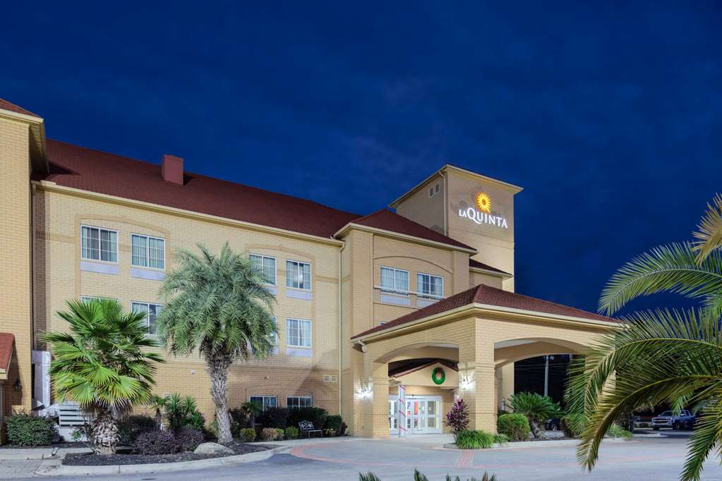 La Quinta Inn & Suites by Wyndham Hinesville Fort Stewart - photo 6