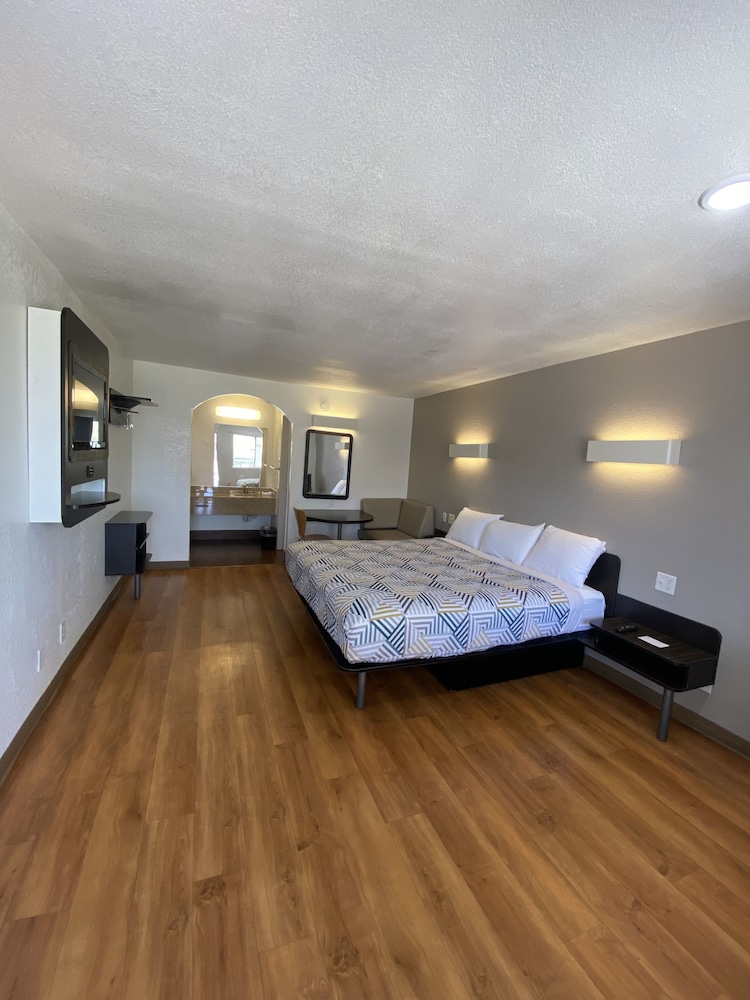 Motel 6 Bryan TX College Station - photo 3