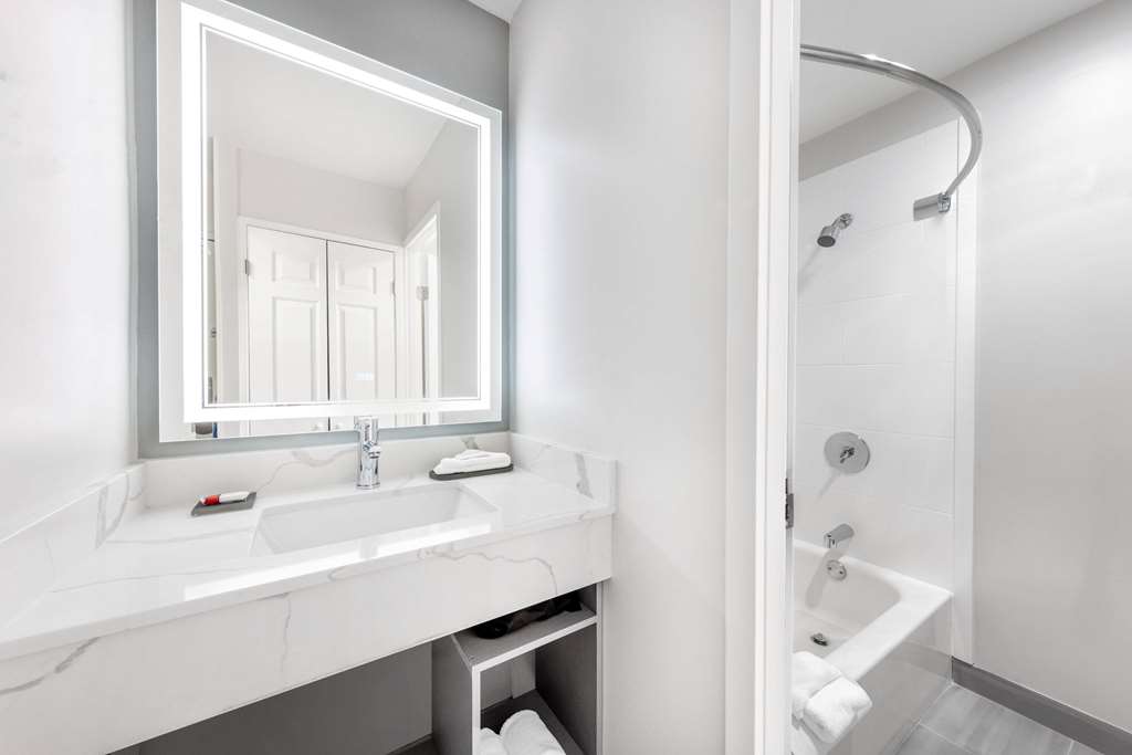 La Quinta Inn by Wyndham Lynnwood - photo 8
