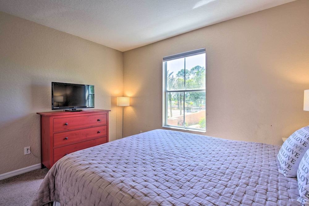 Cozy Resort Townhome w Gas Grill 3 Mi to Disney - photo 2