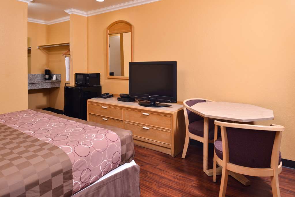 Americas Best Value Inn & Suites Clearlake Wine Country - photo 7