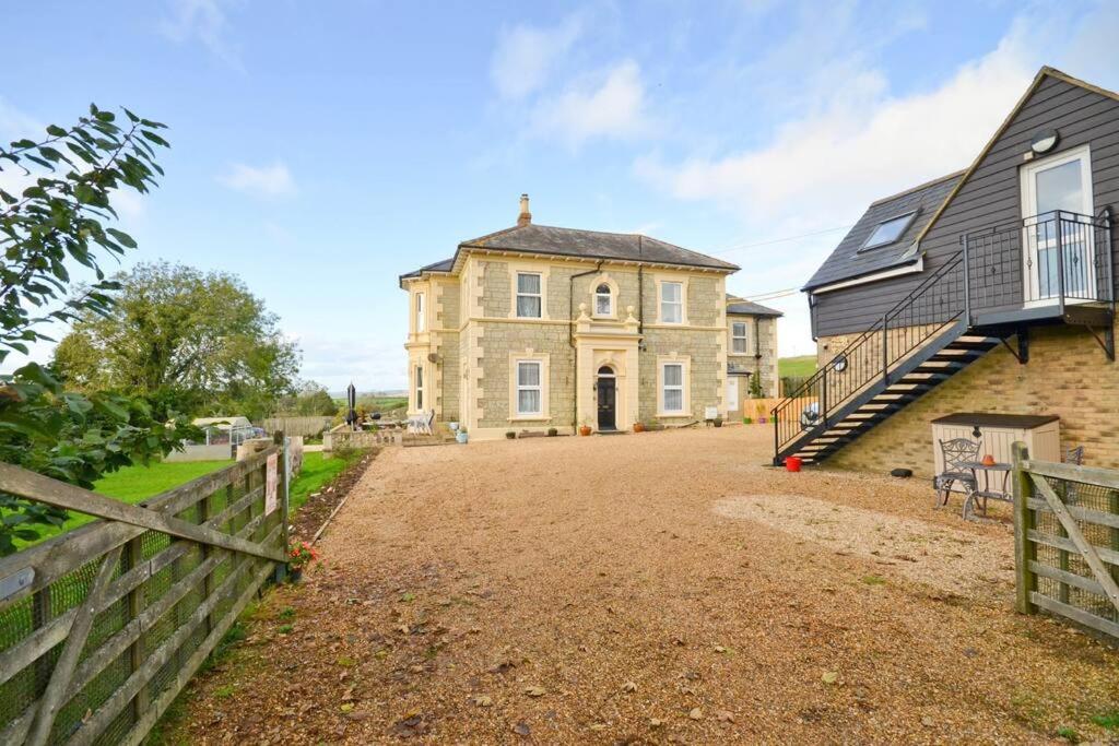 Clevelands Country House — 4-Star Luxury Hotel in Wroxall, United Kingdom