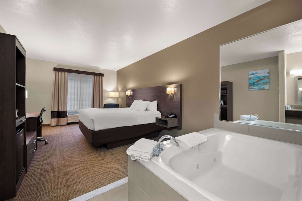 Comfort Inn & Suites Fenton — hotel in Fenton