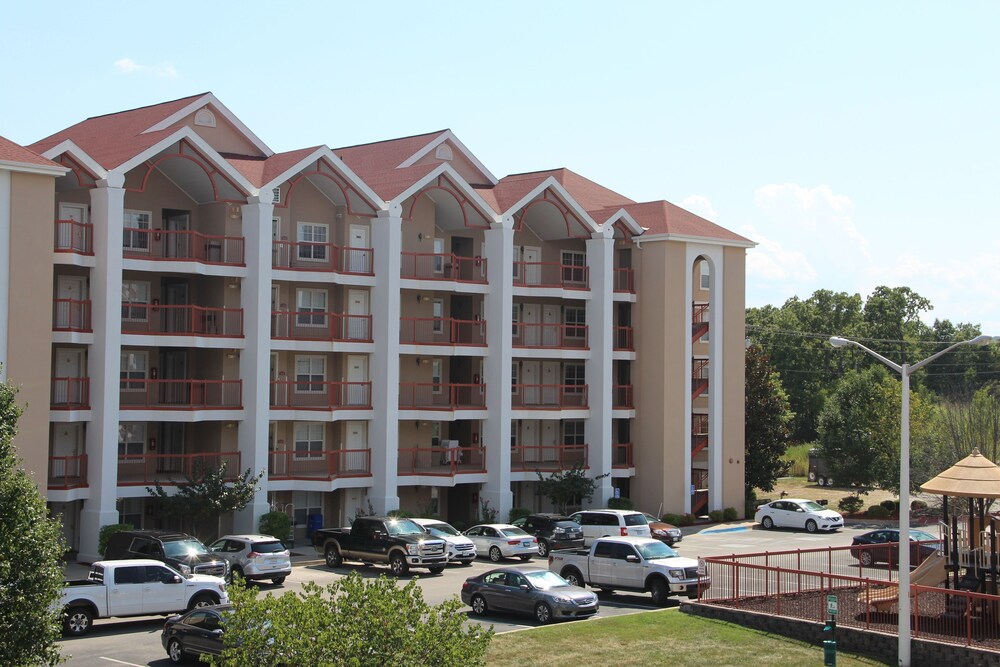Grand Crowne Resort - photo 26