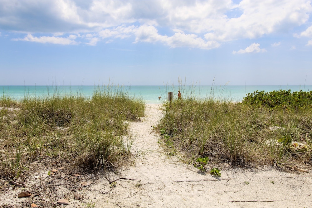 Bali Hai Beachfront Resort and Spa - photo 3