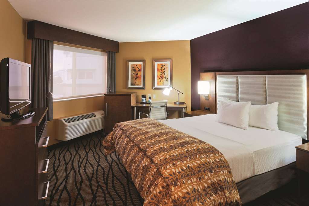 La Quinta Inn & Suites by Wyndham Butte - photo 19