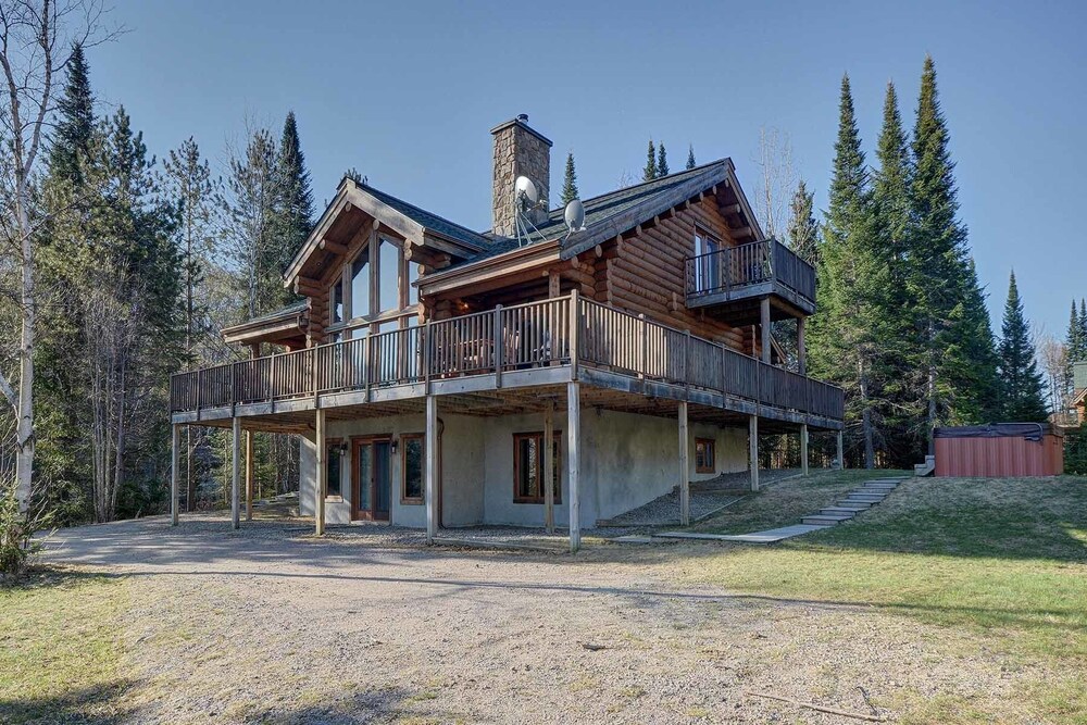 Chalet Nanook of the North — 4-Star Luxury Hotel in Labelle, Canada