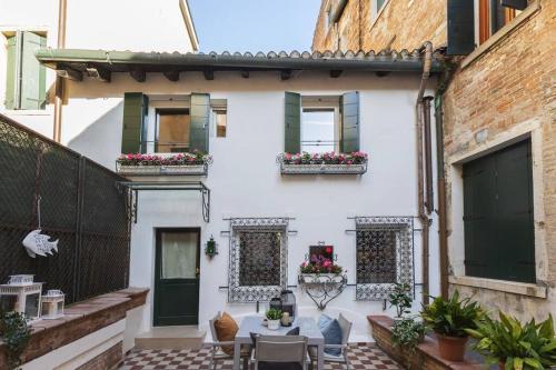 La Casa Piu Centrale a Venezia Con Corte Privata — 4-Star Luxury Hotel in Venice, Italy
