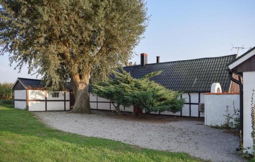 2 Bedroom Beautiful Home In Glemmingbro — 4-Star Luxury Hotel in Hammar, Sweden