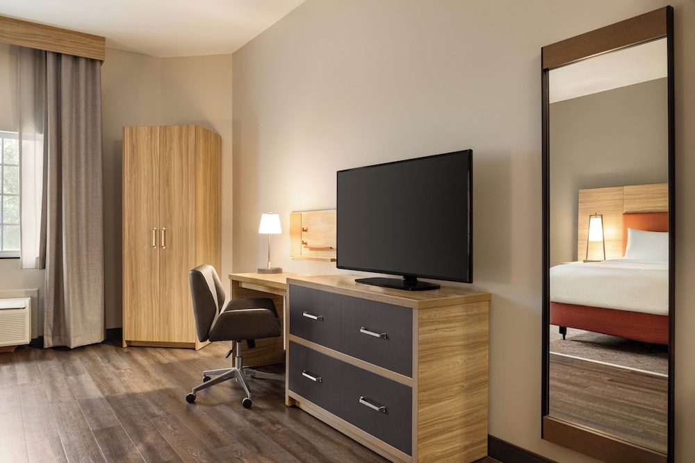 Candlewood Suites Mount Pleasant by IHG - photo 28