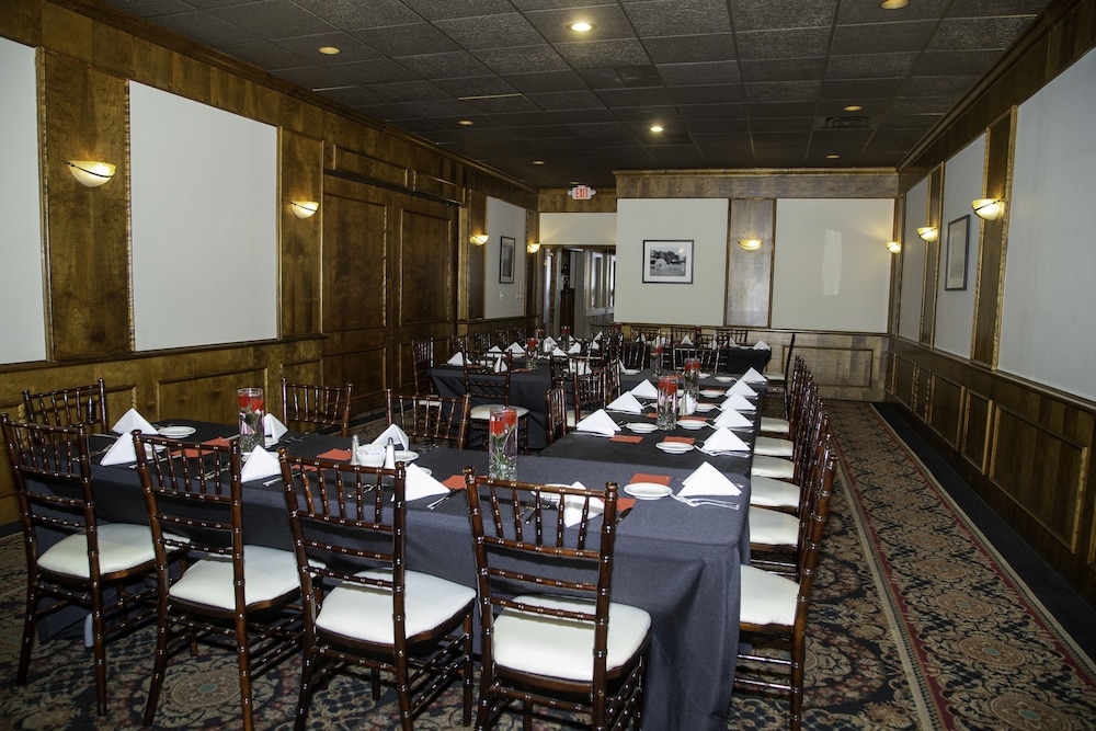 The Stables Inn and Suites - photo 39