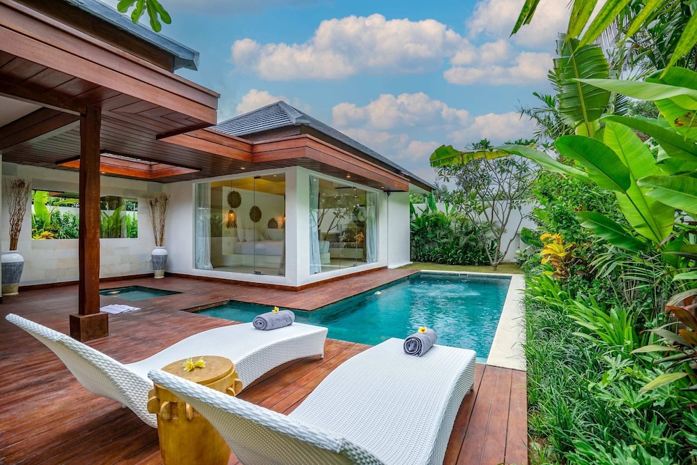 Villa Pulau I 1BR Luxury Private Villa with Pool in North of Bali Pemuteran within Walking Distance to a Wild Beach — 4-Star Luxury Hotel in Bali, Indonesia