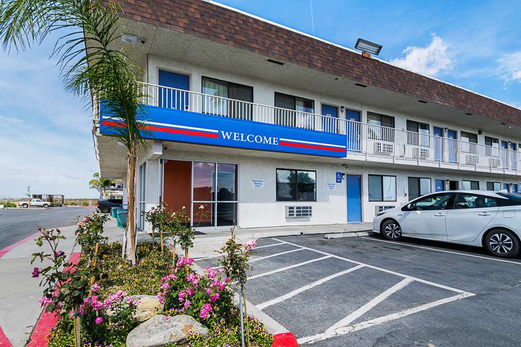 Motel 6 Lost Hills CA - photo 2