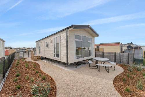 La Gondole Cosy stacaravan omringd door natuur in De Haan, Belgium