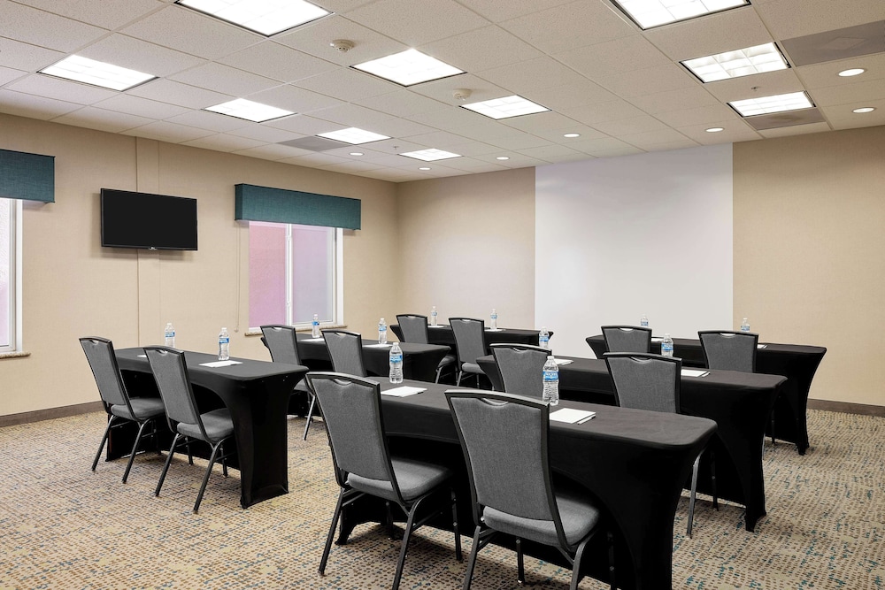 Hampton Inn & Suites Ridgecrest - photo 46