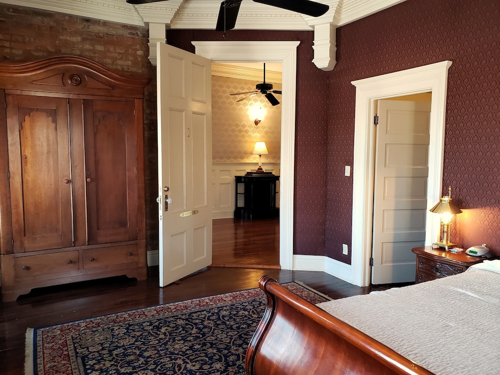 Iron Horse Hotel - photo 10