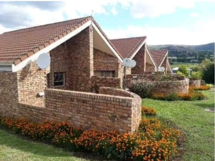 de Klerens Gems Topaz Self Catering Studio — 4-Star Luxury Hotel in Clarens, South Africa