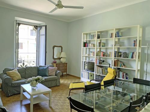 Splendido Quadrilocale Liberty in Porta Venezia — 4-Star Luxury Hotel in Milan, Italy