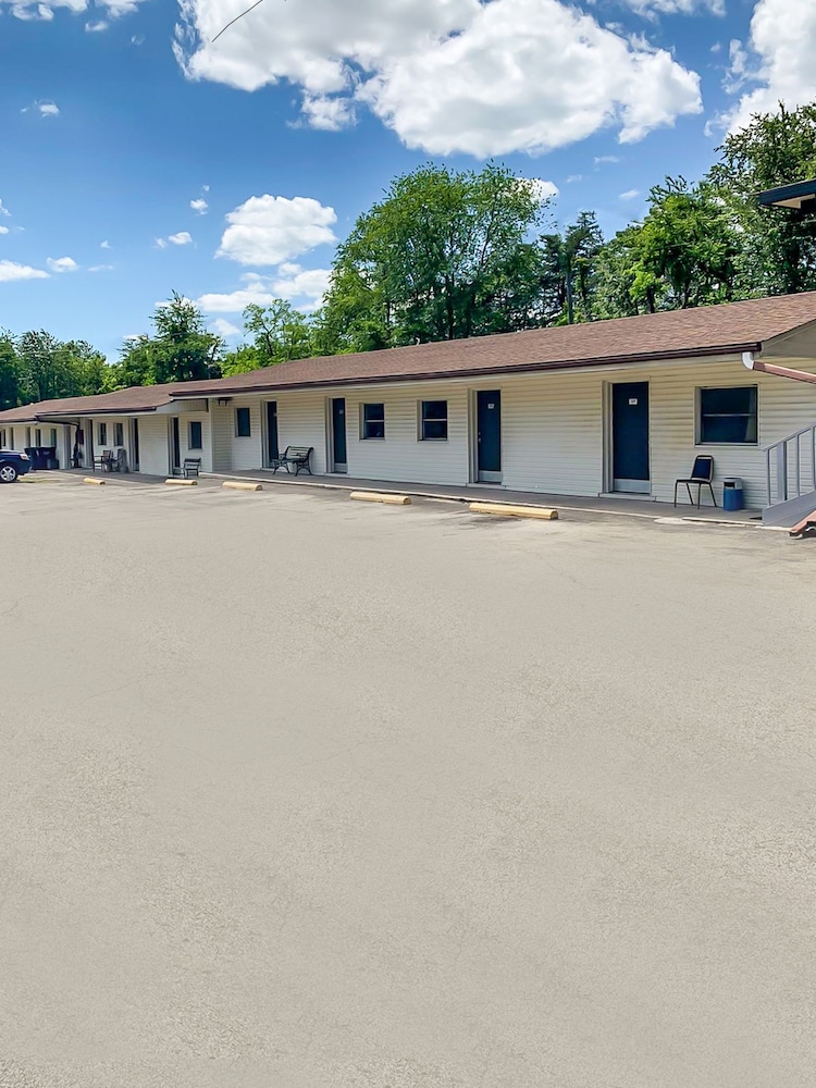 BlueJay Motel Salem Roanoke I 81 - photo 31
