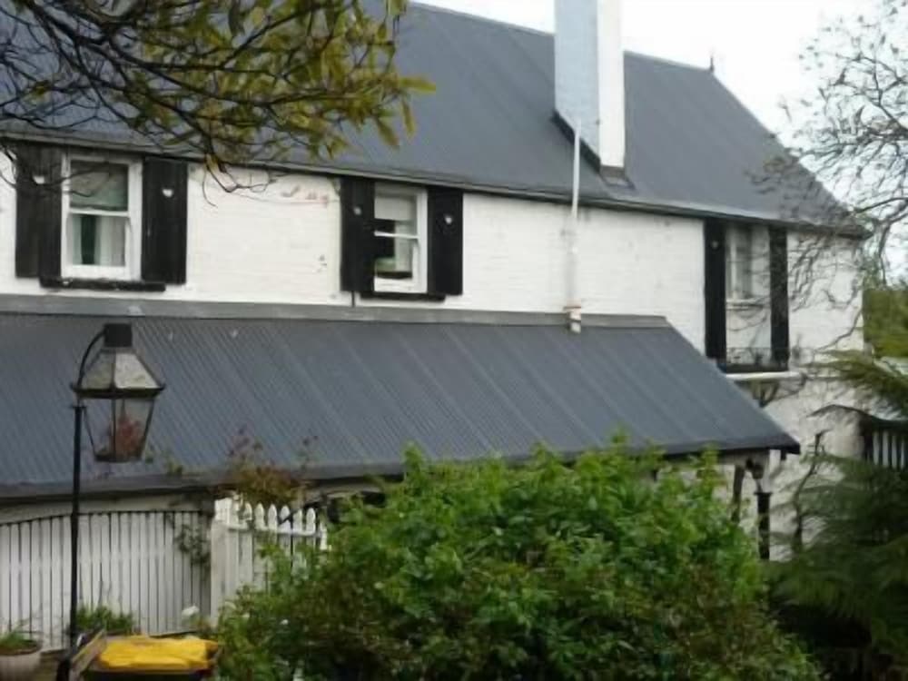 Old Colony Inn — 4-Star Luxury Hotel in New Norfolk, Australia