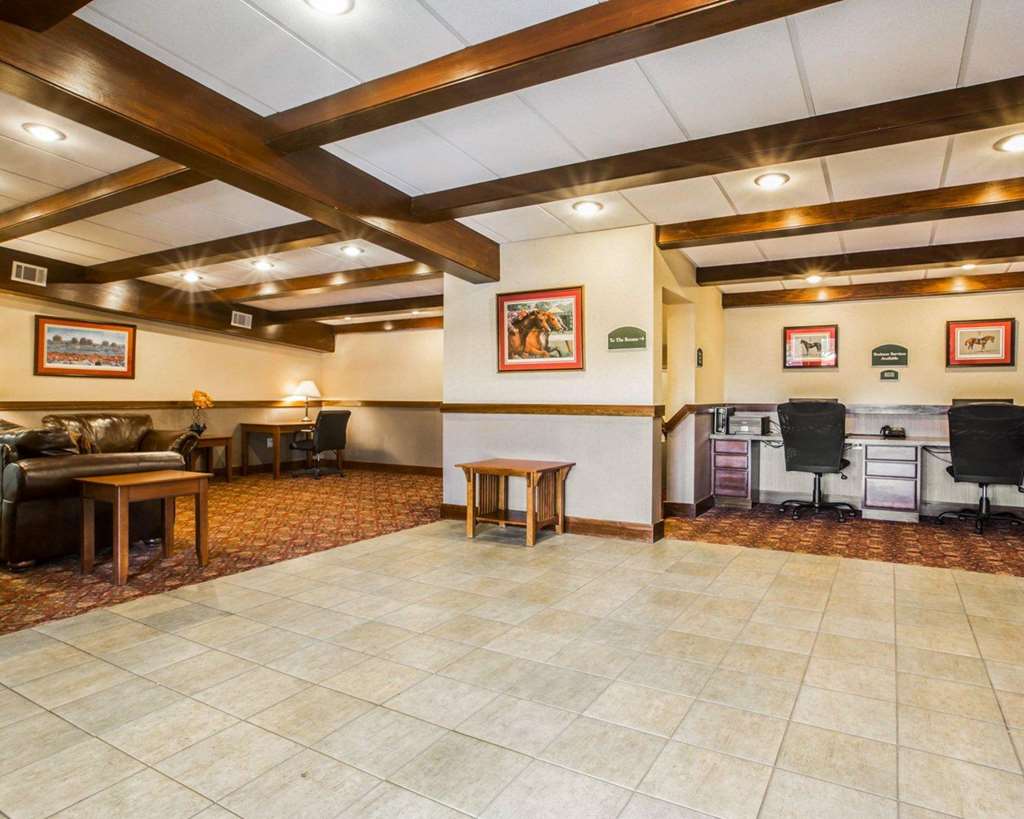 Clarion Inn & Suites at the Outlets of Lake George - photo 3