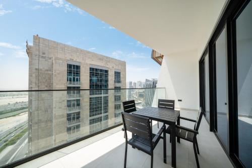 Stylish Home with Direct Pool Access by the Canal — 4-Star Luxury Hotel in Dubai, United Arab Emirates