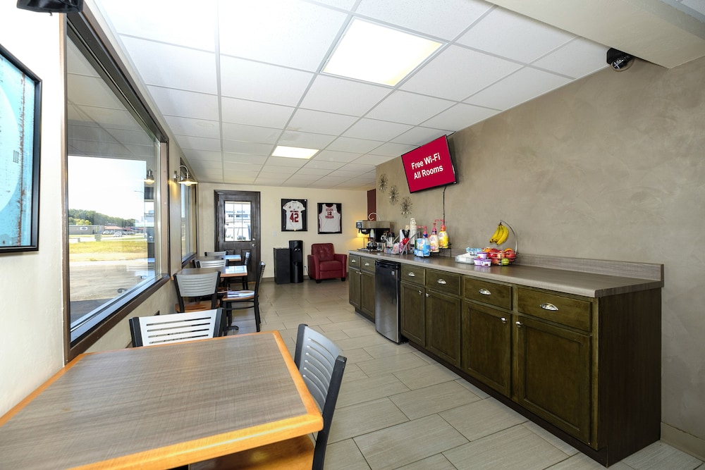 Red Roof Inn Vermillion U of South Dakota - photo 28