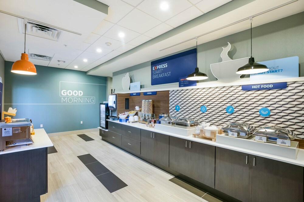 Holiday Inn Express & Suites Jacksonville Town Center by IHG - photo 19