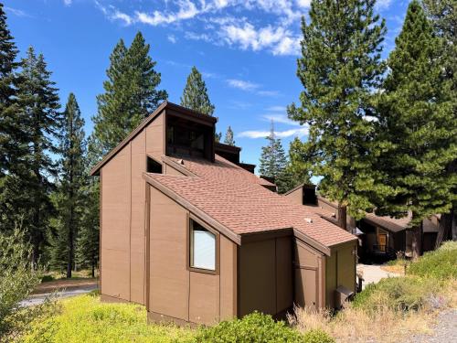 Lofty Retreat Condo in Northstar — 4-Star Luxury Hotel in Truckee, United States