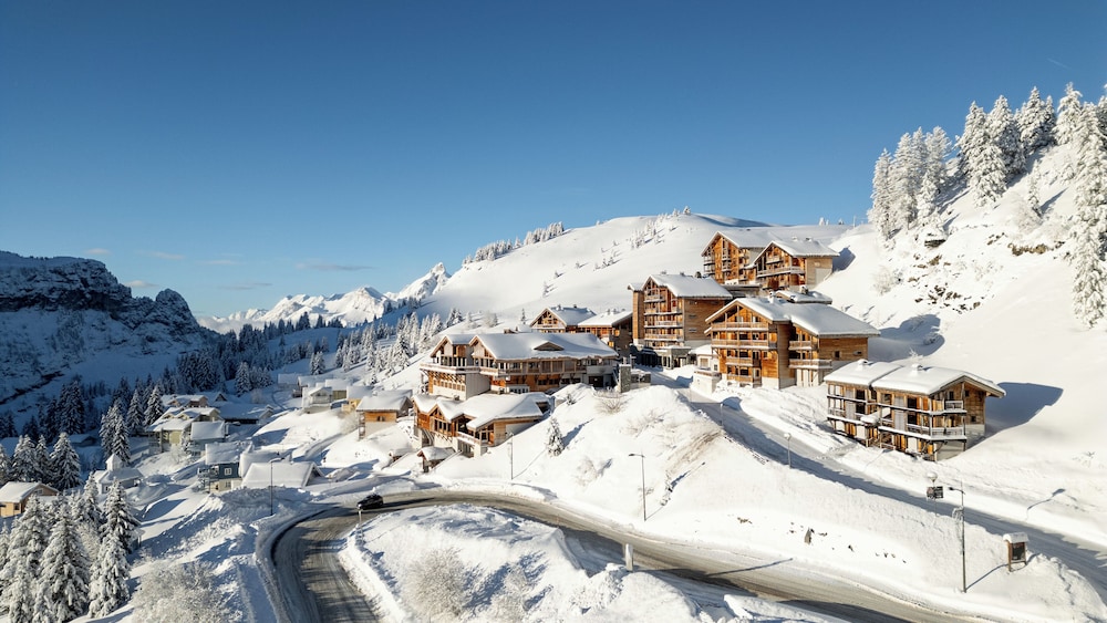 Dormio Resort Les Portes du Grand Massif — 4-Star Luxury Hotel in Magland, France