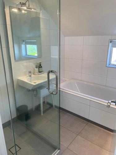 Sumner Surf Break Apt 3 — 4-Star Luxury Hotel in Christchurch, New Zealand