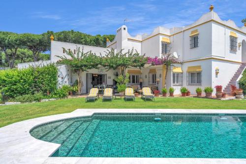 Villa Arin Beachside Family Home — 4-Star Luxury Hotel in Estepona, Spain