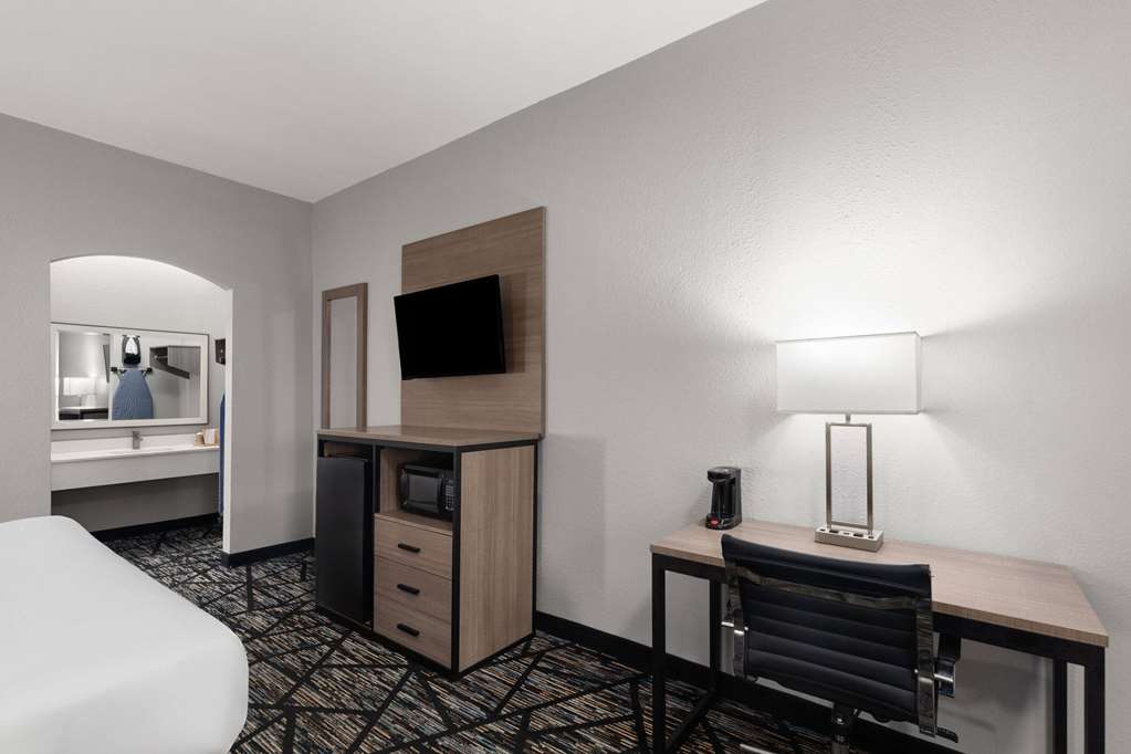 Baymont by Wyndham Mobile Tillmans Corner - photo 11