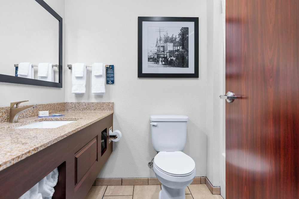 Cobblestone Hotel & Suites Lynden - photo 73