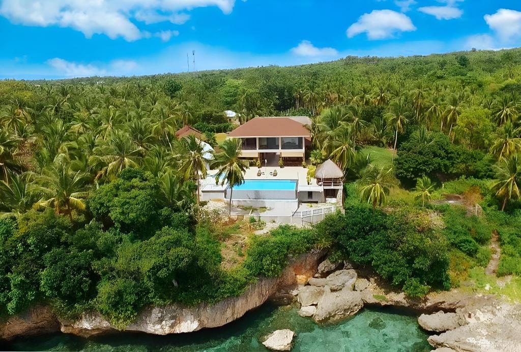 RedDoorz at Homa Resort Hotel in San Francisco, Philippines