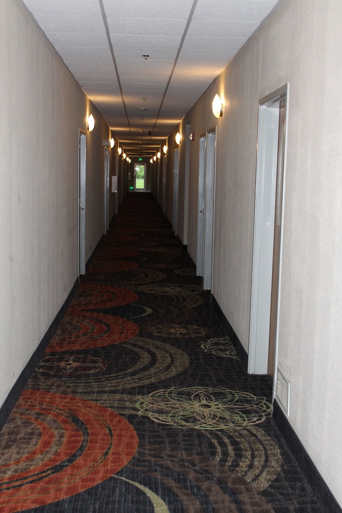 Super 8 by Wyndham Valparaiso - photo 23