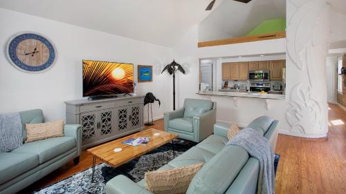 The Poetic Pineapple by Last Key Realty in Key West, United States