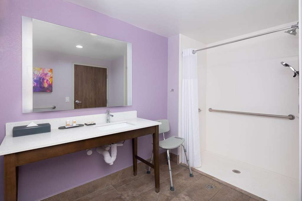 La Quinta Inn & Suites by Wyndham Perry - photo 15