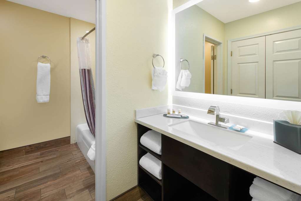 La Quinta Inn by Wyndham Clearwater Central - photo 20