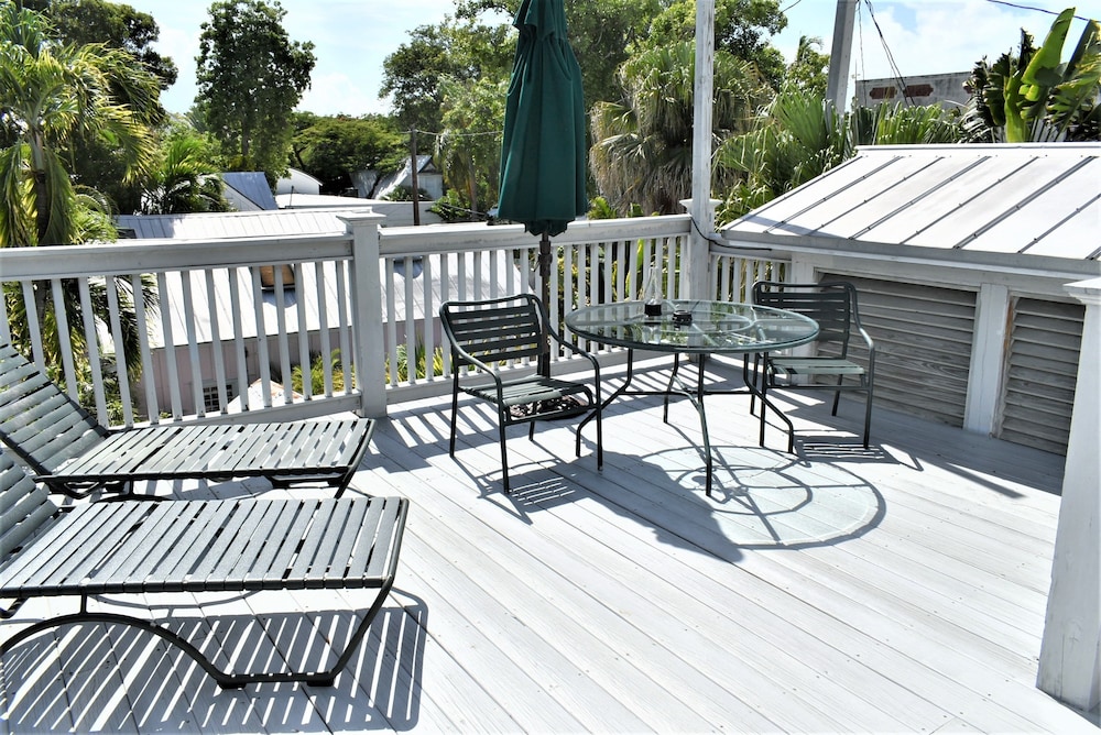 Simonton Court Historic Inn & Cottages - photo 254