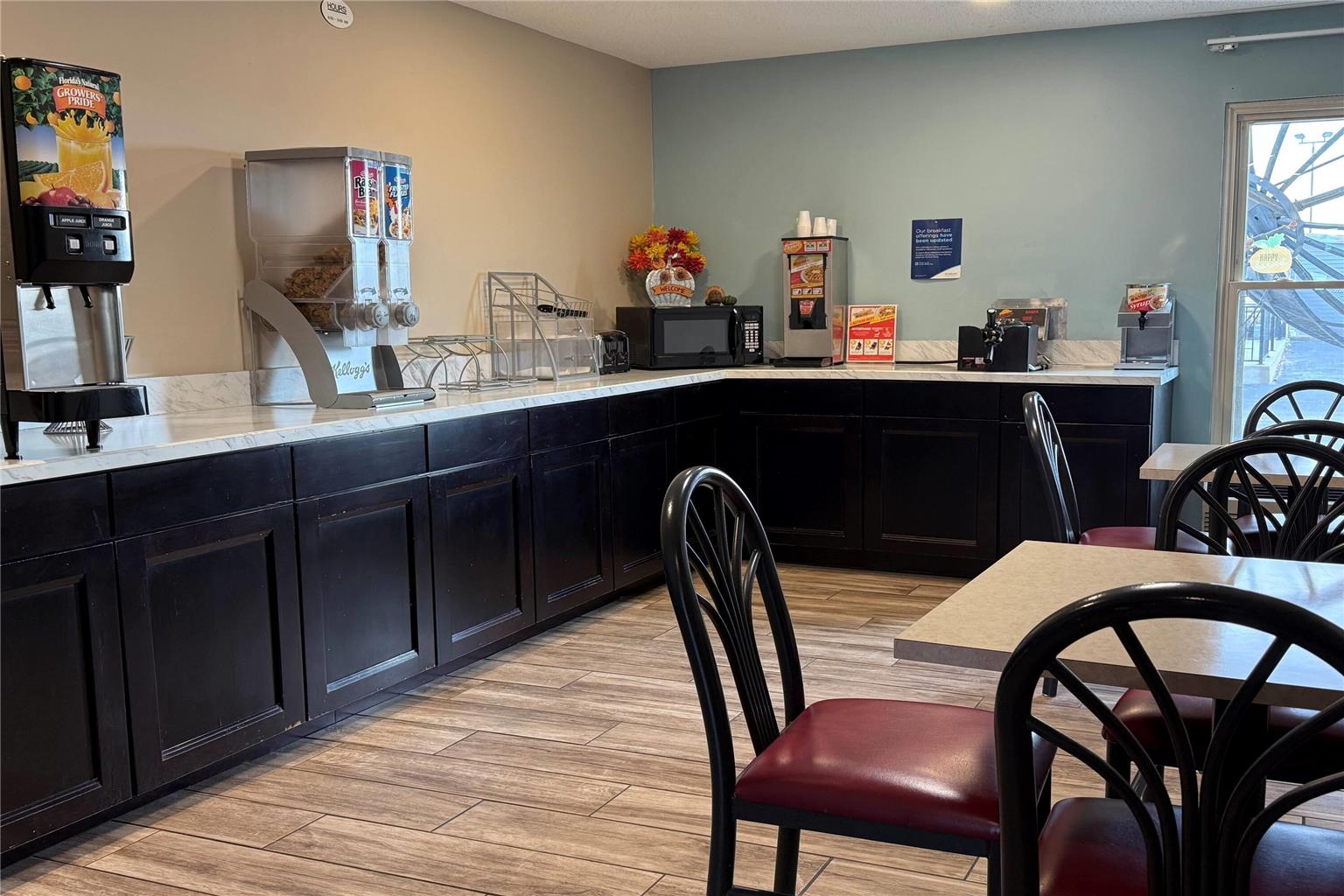 Super 8 by Wyndham Evansville North - photo 28