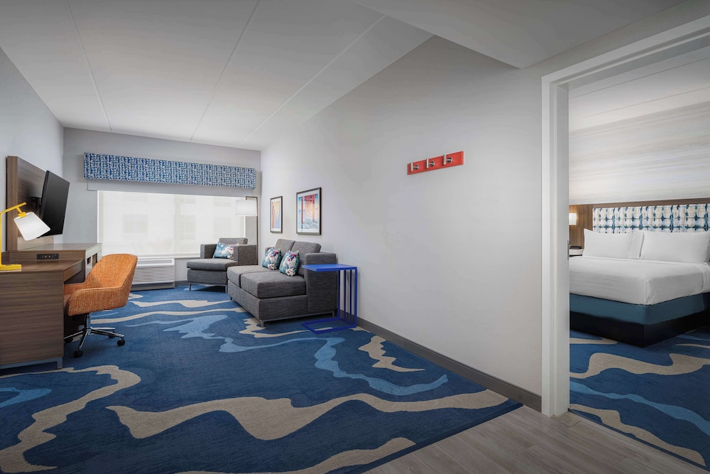 Hampton Inn and Suites by Hilton Naples South - photo 15