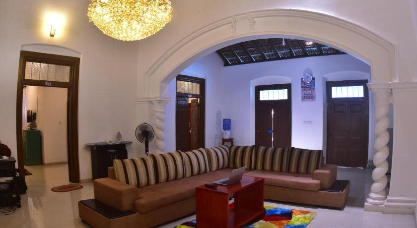 Peninsula Hotel — hotel in Jaffna