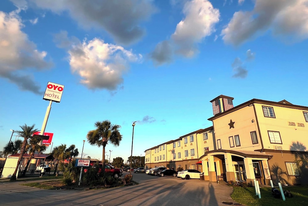OYO Townhouse Sulphur LA Extended Stay - photo 25