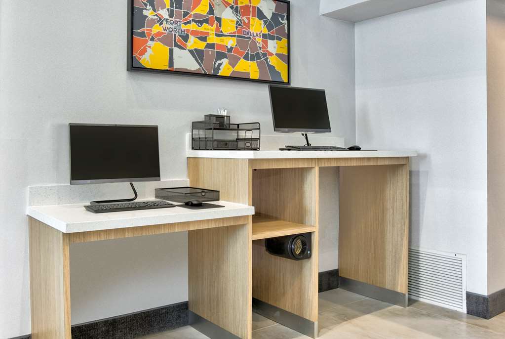 La Quinta Inn & Suites by Wyndham Dallas Las Colinas - photo 16