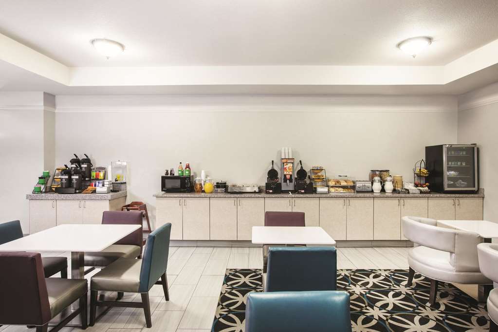 La Quinta Inn & Suites by Wyndham Mansfield TX - photo 29
