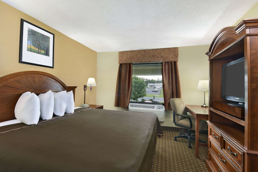Howard Johnson Hotel & Suites by Wyndham Allentown Dorney - photo 23